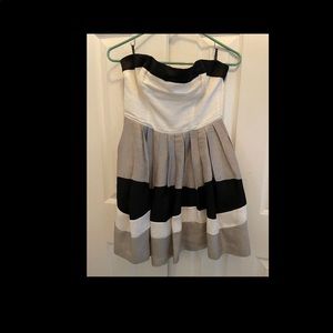 Bebe Gray, Black and white Fit and flare. XS
